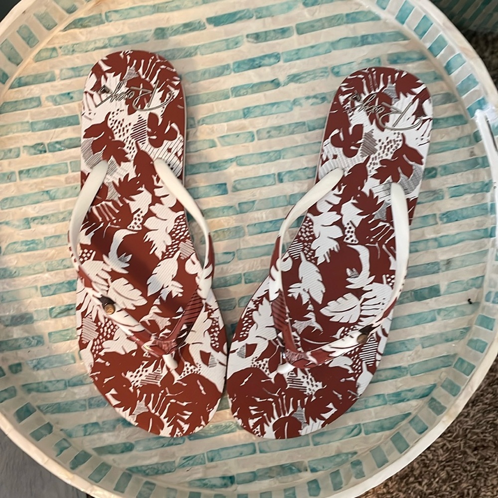 Roxy flip flops